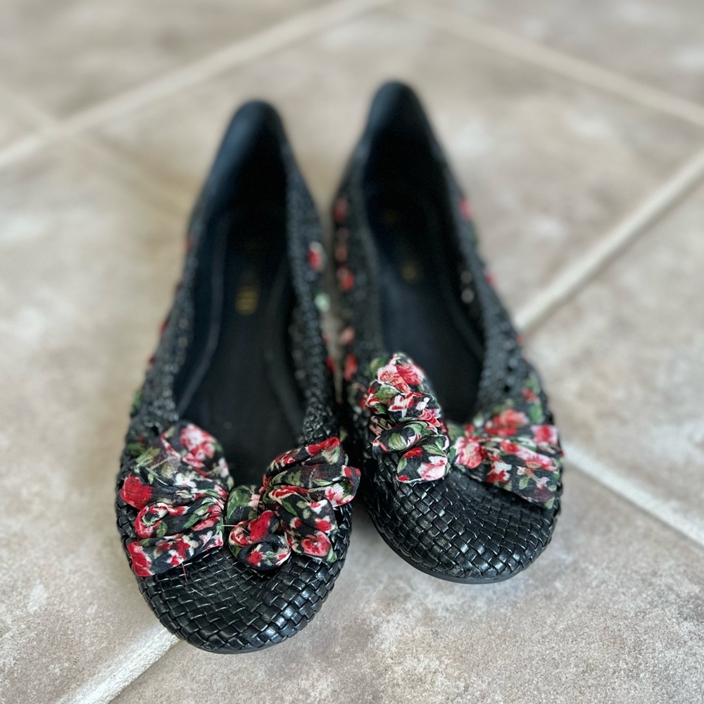 Restricted Flats with Bow